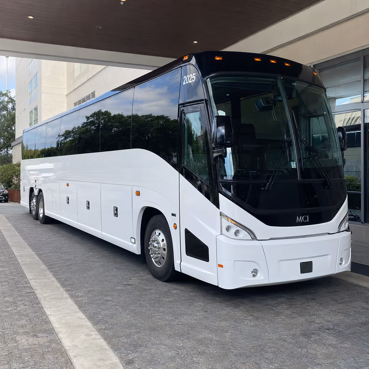 midland 54 passenger charter bus